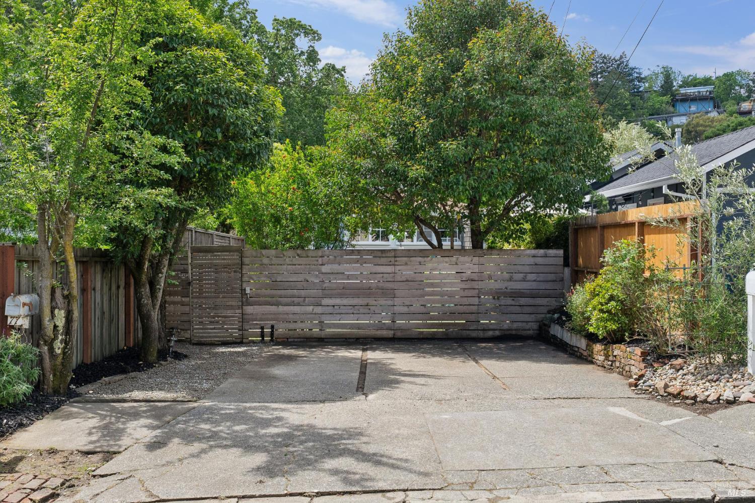 Detail Gallery Image 30 of 36 For 77 Willow Ave, Fairfax,  CA 94930 - 2 Beds | 1 Baths