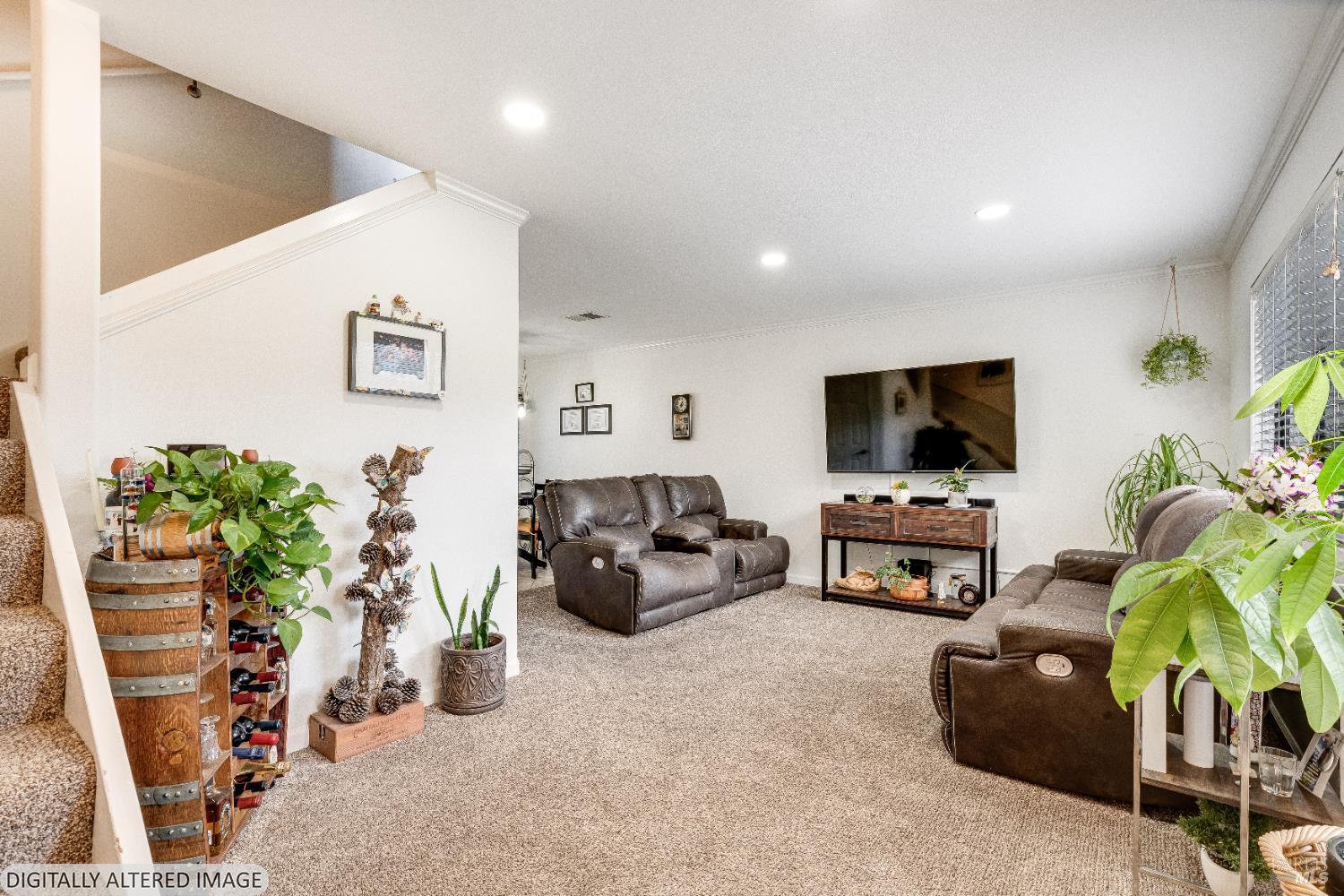 433 Freeway Drive photo 3