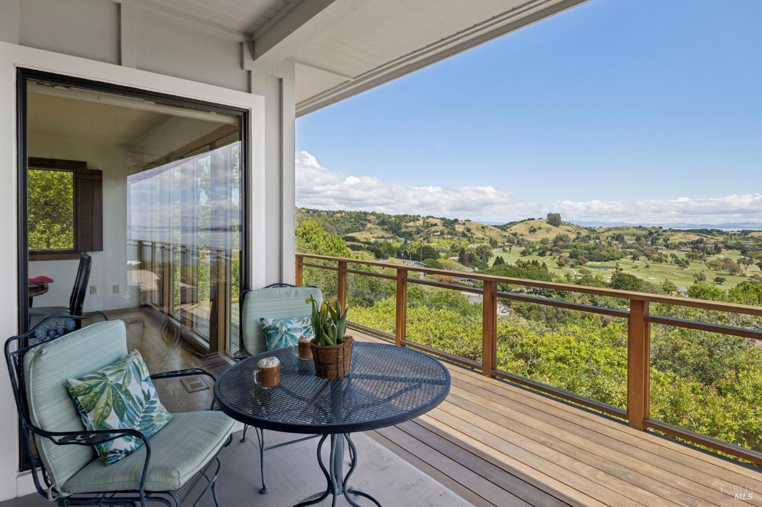 Detail Gallery Image 17 of 90 For 120 Fernwood Dr, San Rafael,  CA 94901 - 4 Beds | 3 Baths