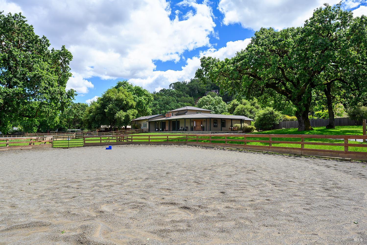 Detail Gallery Image 4 of 80 For 15 Wildwood Ln, Novato,  CA 94947 - 5 Beds | 4/1 Baths