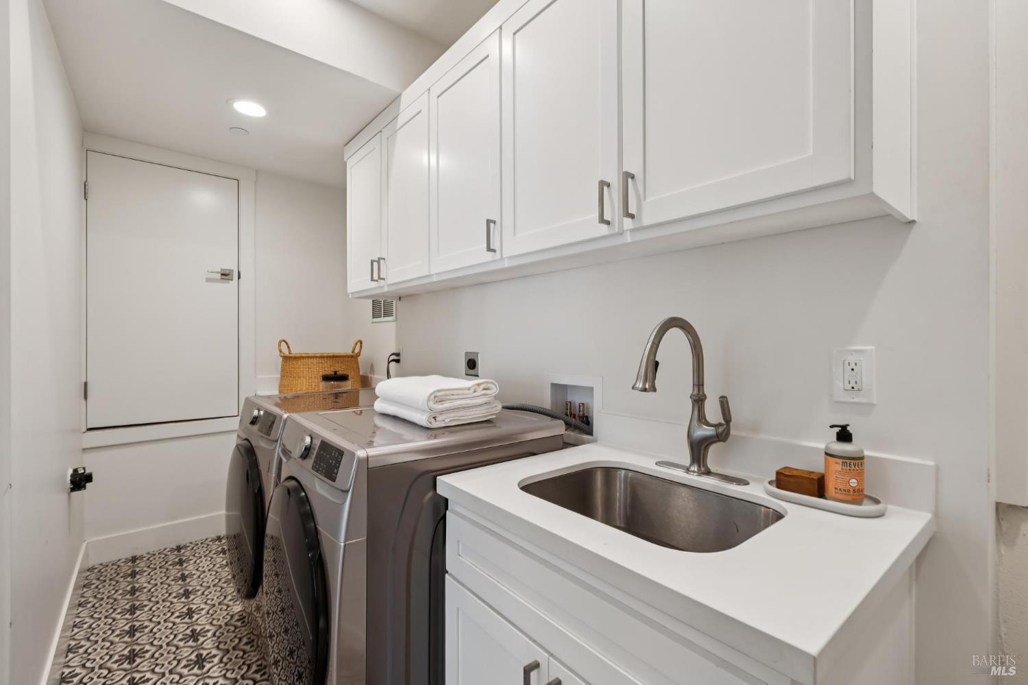 Detail Gallery Image 31 of 42 For 31 Alvarado Ave, Mill Valley,  CA 94941 - 4 Beds | 3 Baths