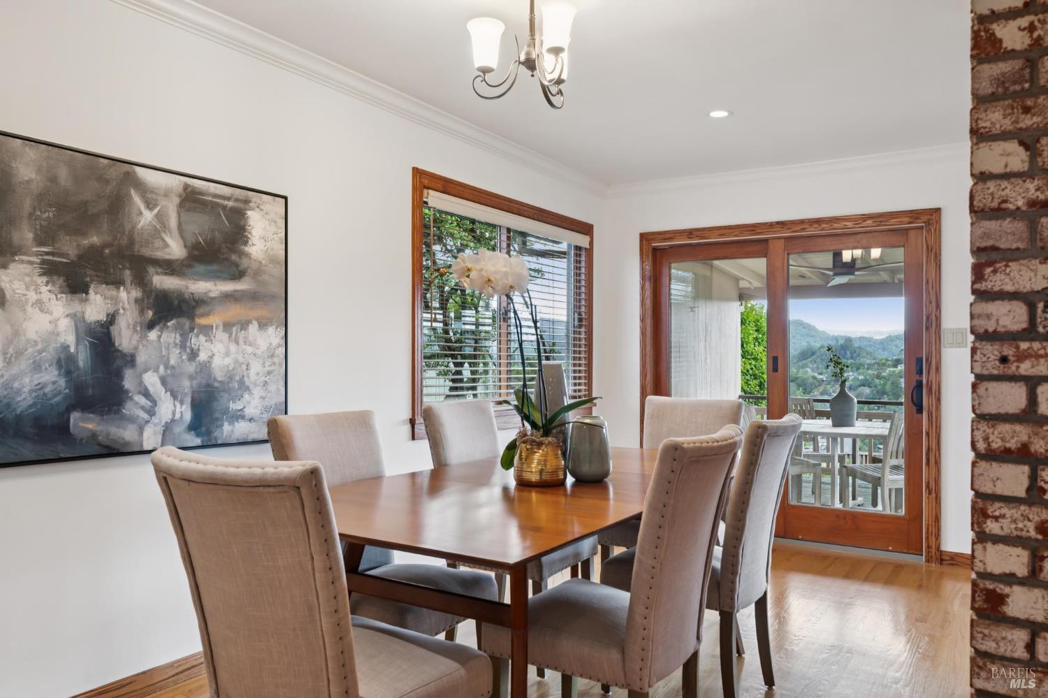 Detail Gallery Image 6 of 29 For 24 Maywood Way, San Rafael,  CA 94901 - 3 Beds | 2 Baths