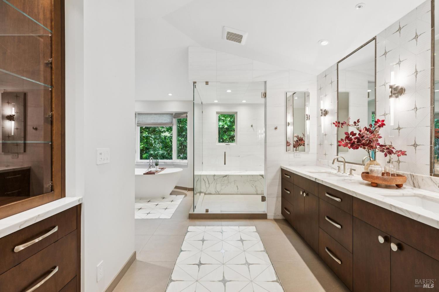 Detail Gallery Image 24 of 56 For 230 Summit Ave, San Rafael,  CA 94901 - 5 Beds | 4/1 Baths