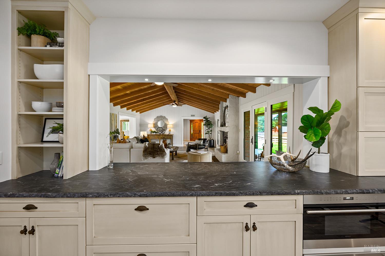 Detail Gallery Image 14 of 80 For 15 Wildwood Ln, Novato,  CA 94947 - 5 Beds | 4/1 Baths