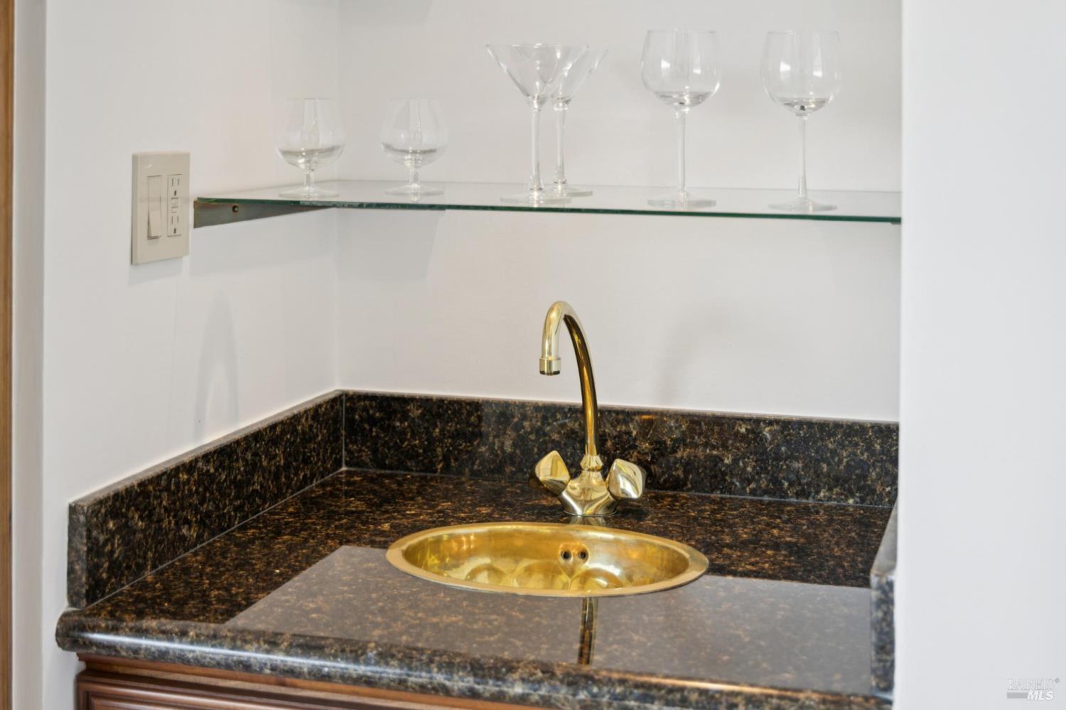 Detail Gallery Image 15 of 90 For 120 Fernwood Dr, San Rafael,  CA 94901 - 4 Beds | 3 Baths