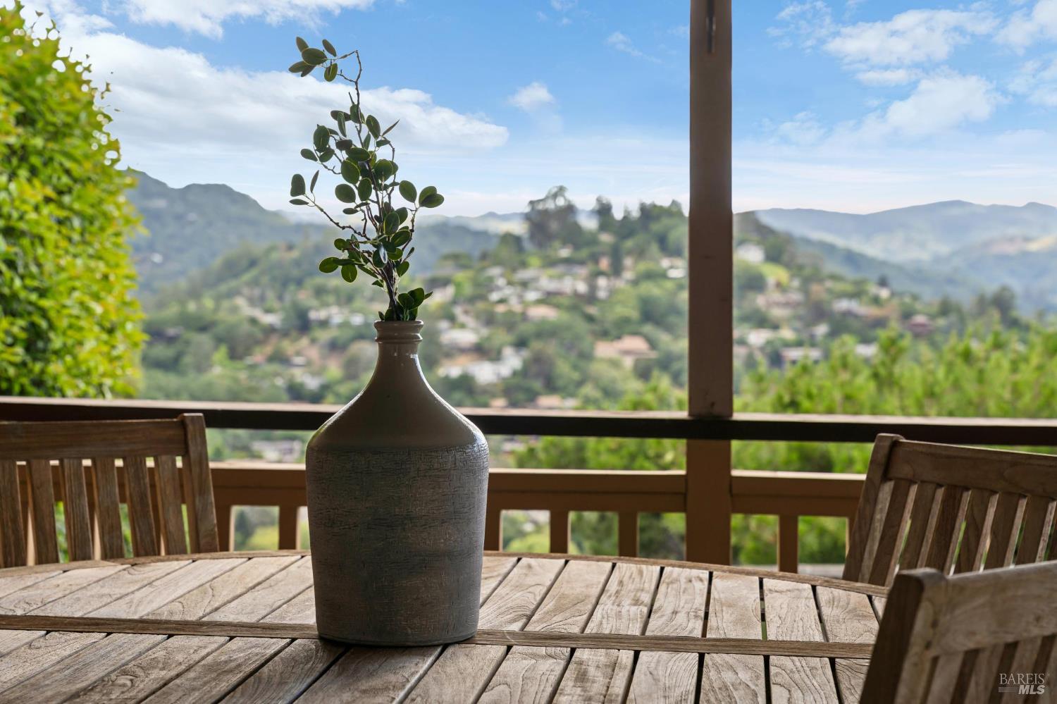 Detail Gallery Image 21 of 29 For 24 Maywood Way, San Rafael,  CA 94901 - 3 Beds | 2 Baths