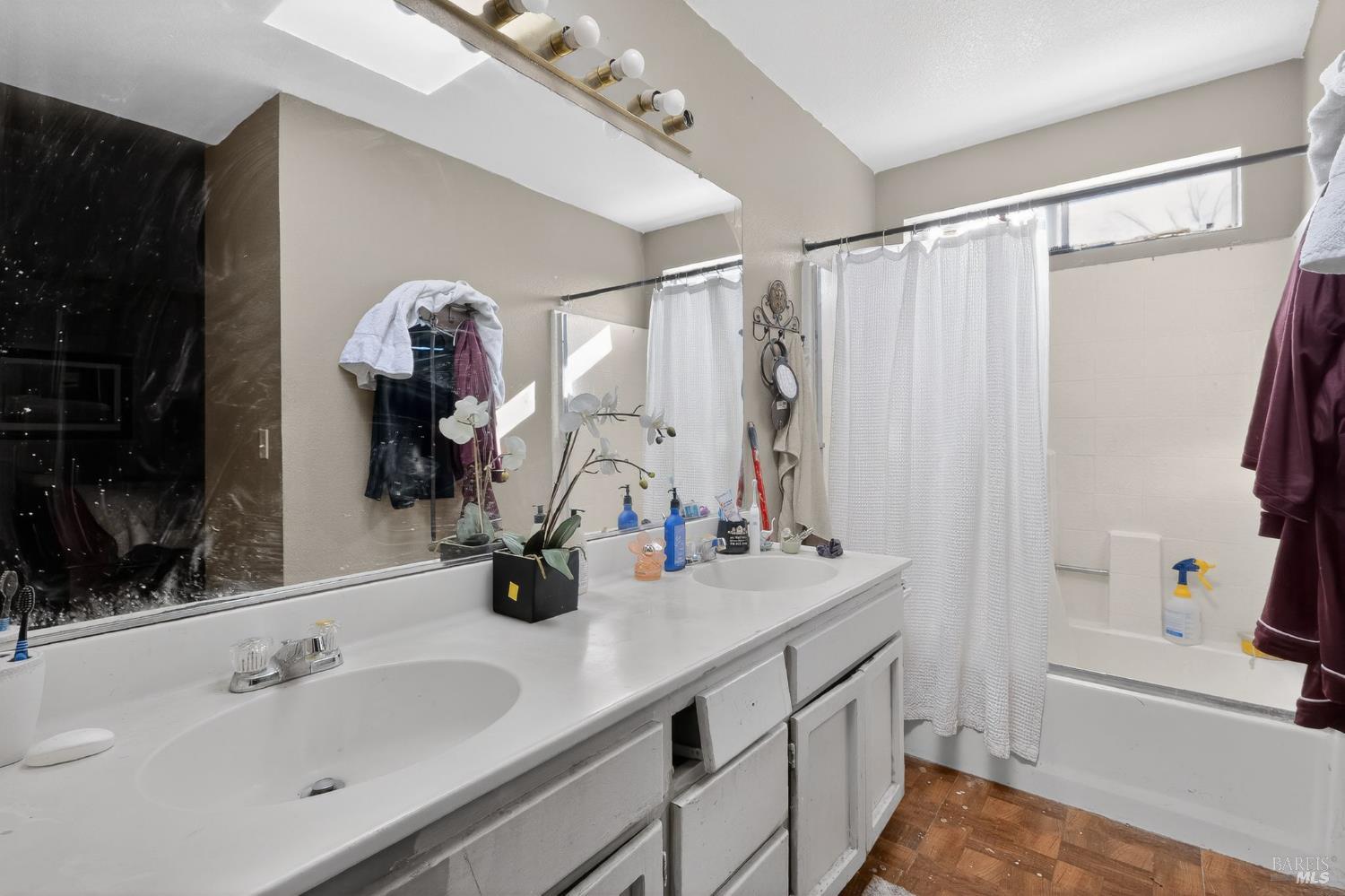 Detail Gallery Image 12 of 15 For 127 Marguerite Ln, Cloverdale,  CA 95425 - 4 Beds | 2/1 Baths