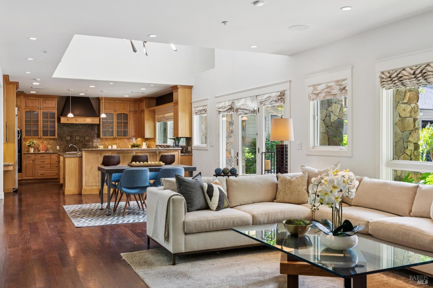 Detail Gallery Image 16 of 56 For 230 Summit Ave, San Rafael,  CA 94901 - 5 Beds | 4/1 Baths