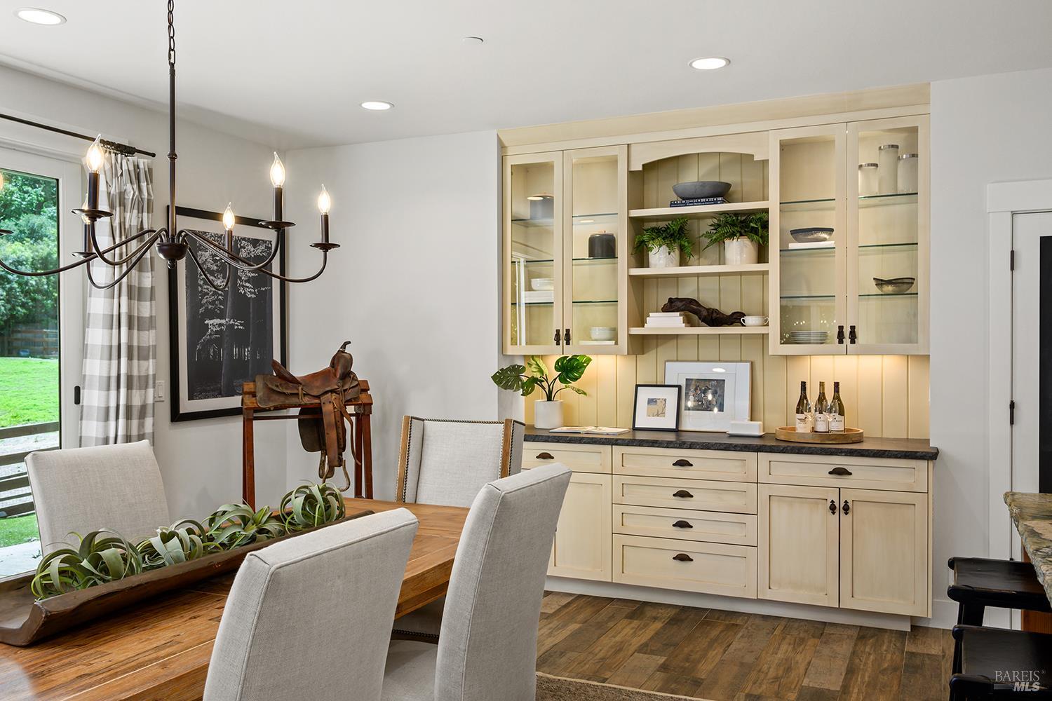 Detail Gallery Image 22 of 80 For 15 Wildwood Ln, Novato,  CA 94947 - 5 Beds | 4/1 Baths