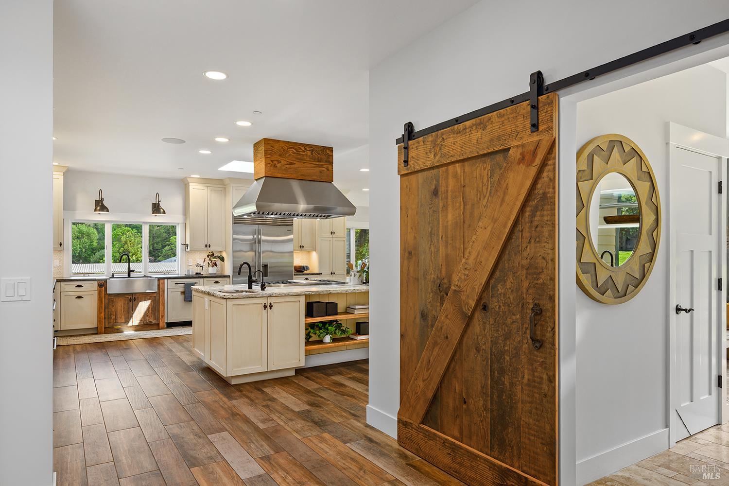 Detail Gallery Image 13 of 80 For 15 Wildwood Ln, Novato,  CA 94947 - 5 Beds | 4/1 Baths