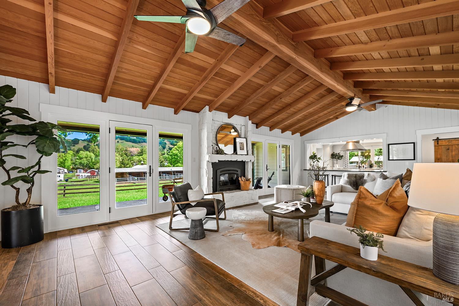 Detail Gallery Image 10 of 80 For 15 Wildwood Ln, Novato,  CA 94947 - 5 Beds | 4/1 Baths