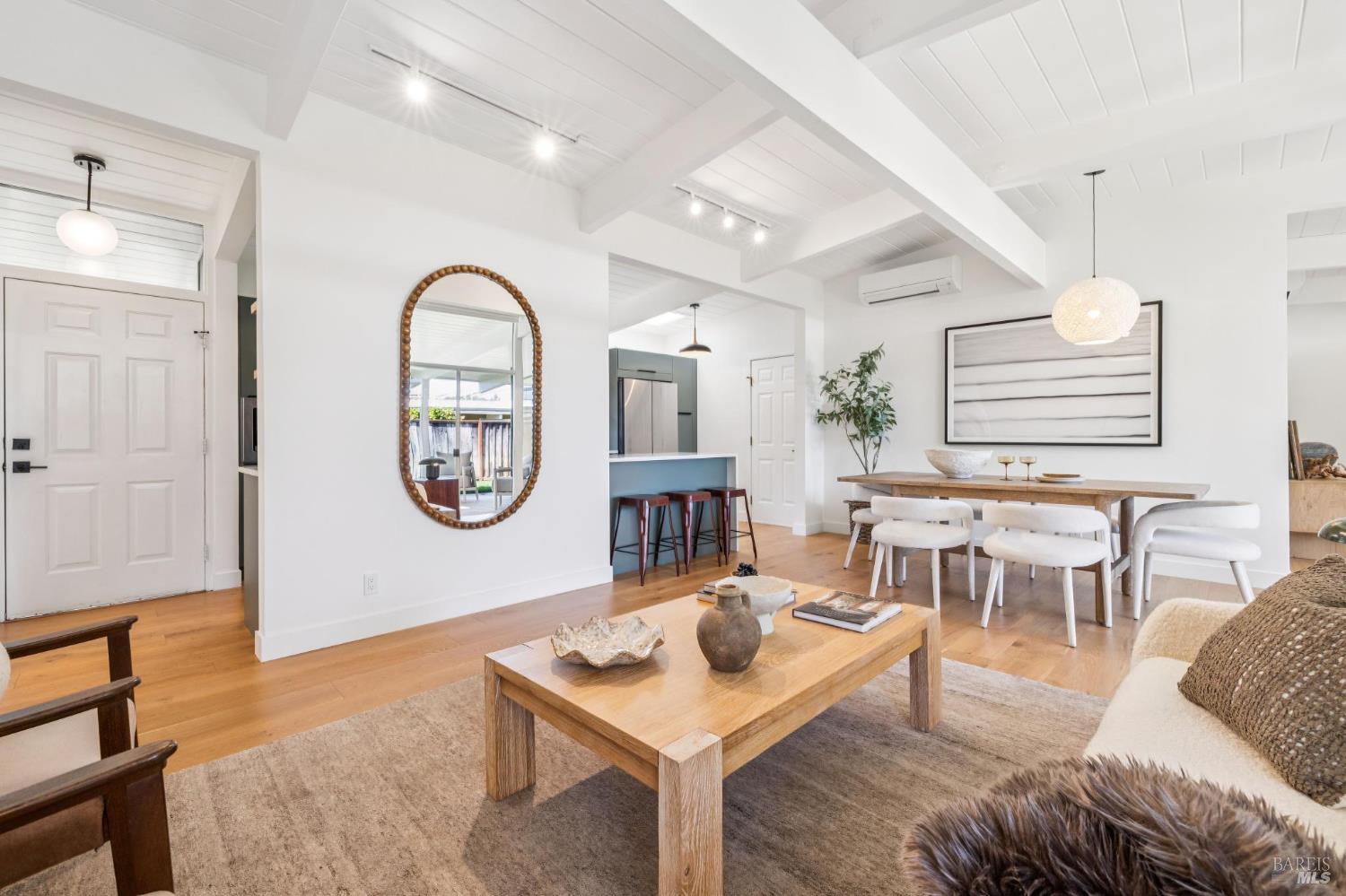 Detail Gallery Image 8 of 57 For 711 Del Ganado Rd, San Rafael,  CA 94903 - 4 Beds | 2 Baths