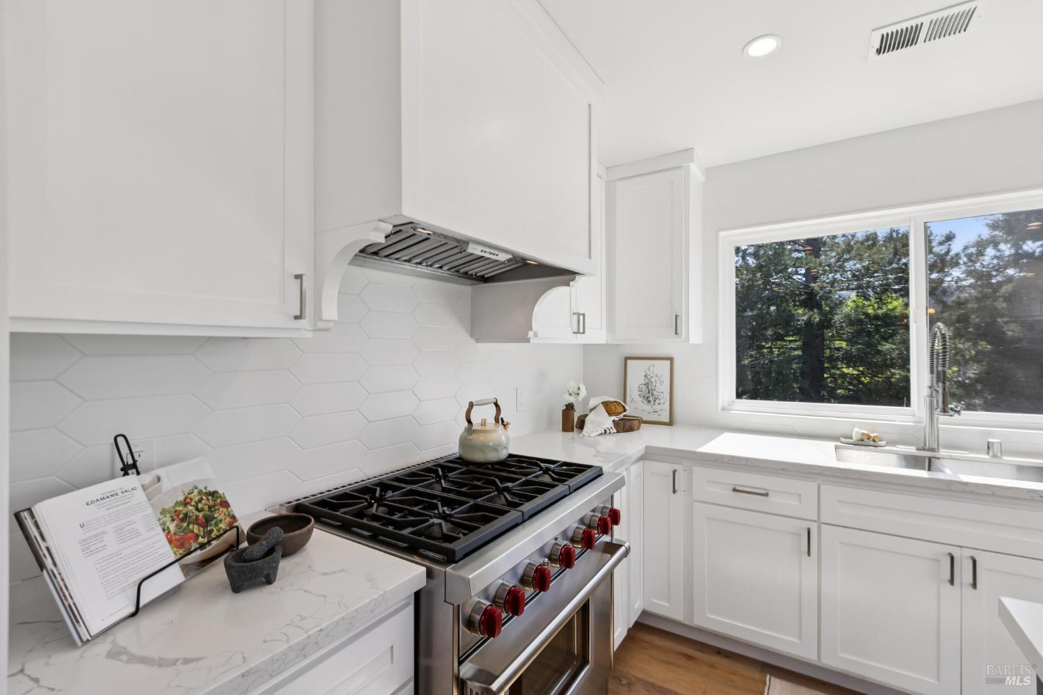 Detail Gallery Image 16 of 42 For 31 Alvarado Ave, Mill Valley,  CA 94941 - 4 Beds | 3 Baths