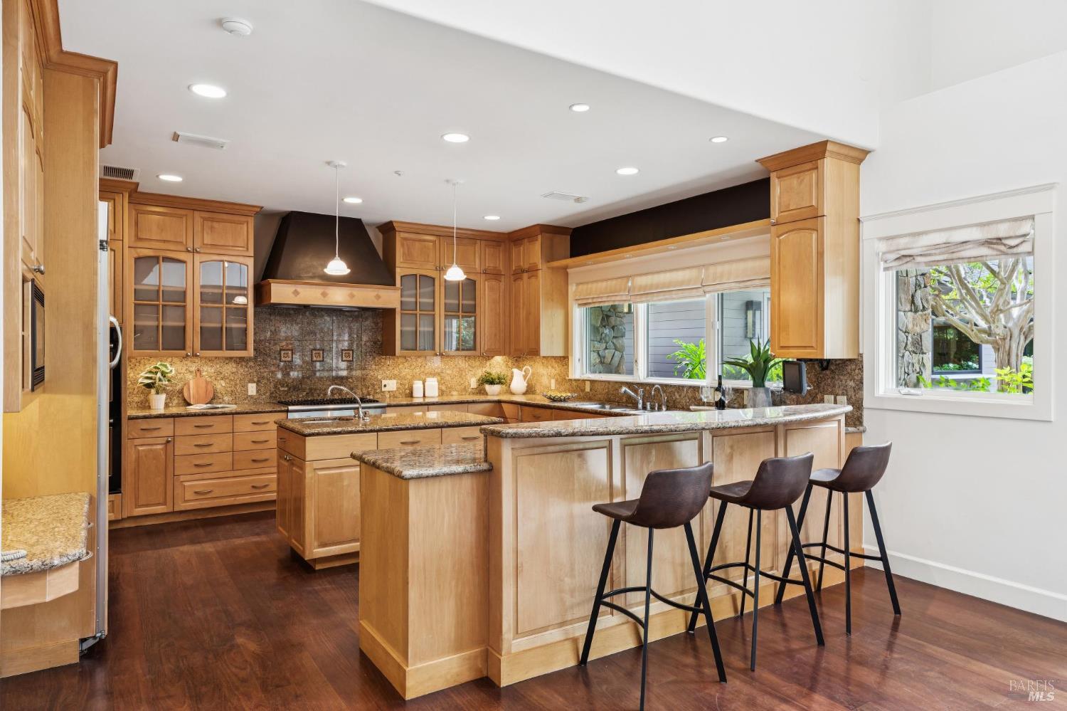 Detail Gallery Image 14 of 56 For 230 Summit Ave, San Rafael,  CA 94901 - 5 Beds | 4/1 Baths