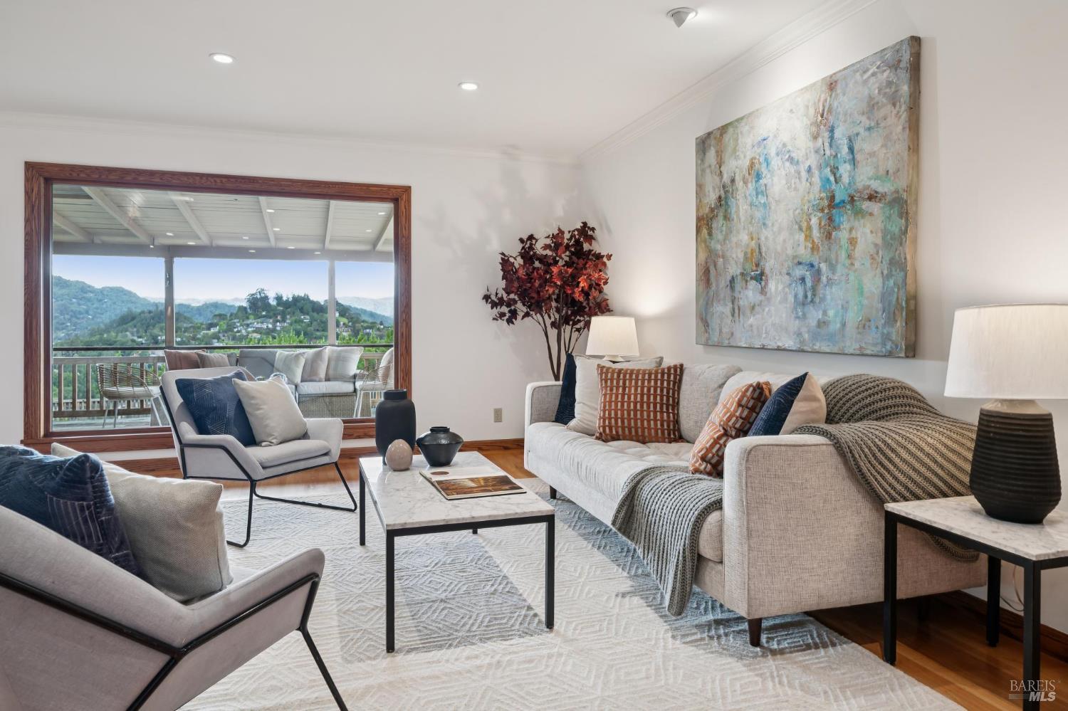 Detail Gallery Image 4 of 29 For 24 Maywood Way, San Rafael,  CA 94901 - 3 Beds | 2 Baths