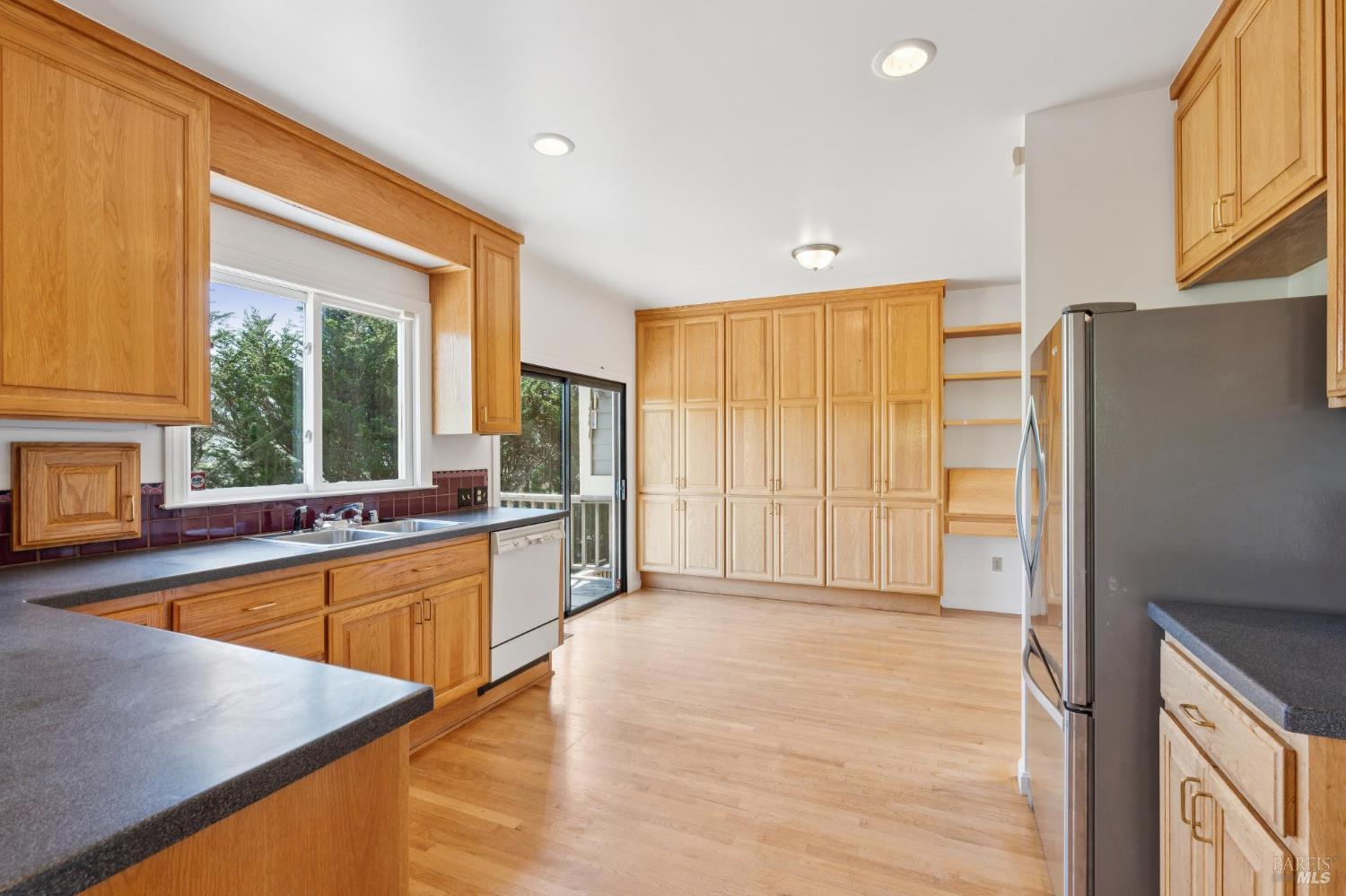 Detail Gallery Image 11 of 64 For 11798 Highway 1 Unkn, Point Reyes Station,  CA 94956 - 3 Beds | 3/1 Baths