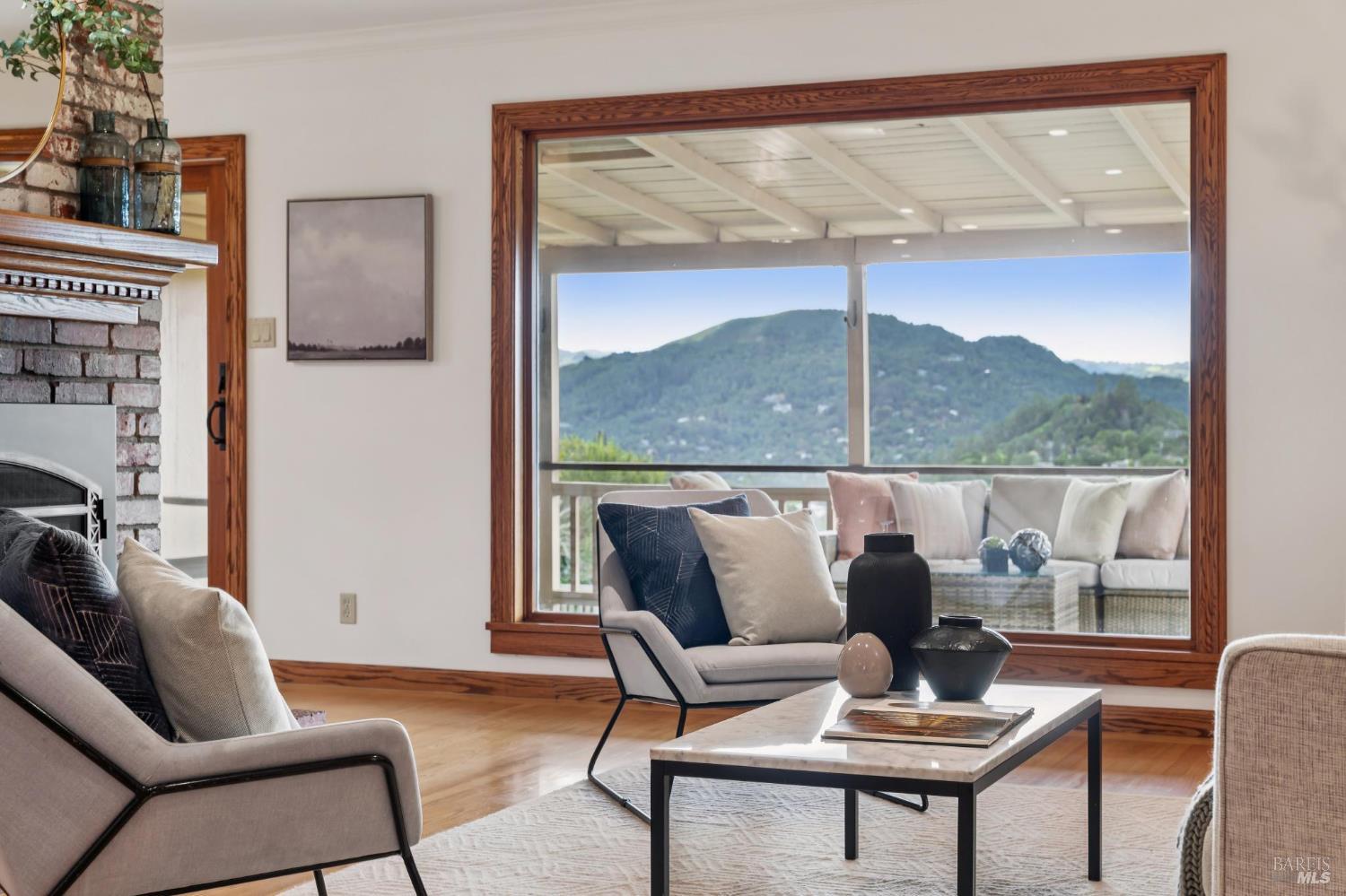 Detail Gallery Image 3 of 29 For 24 Maywood Way, San Rafael,  CA 94901 - 3 Beds | 2 Baths