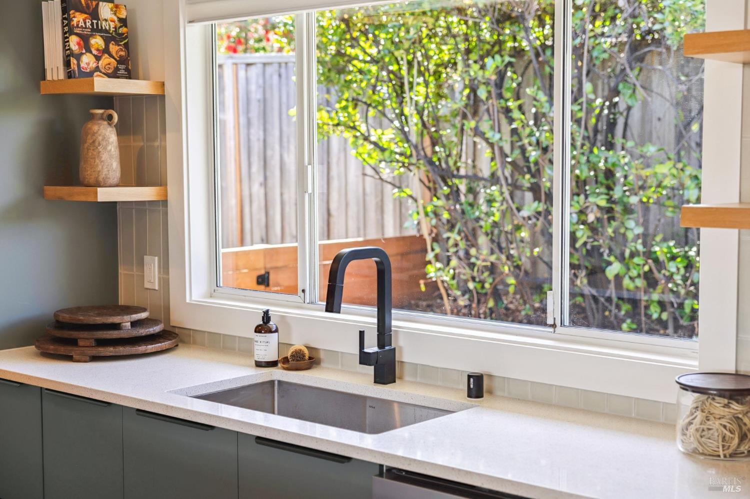 Detail Gallery Image 16 of 57 For 711 Del Ganado Rd, San Rafael,  CA 94903 - 4 Beds | 2 Baths