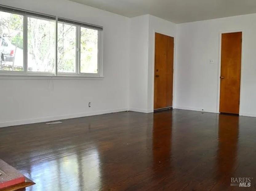 Detail Gallery Image 8 of 13 For 11 Chestnut Ave, San Rafael,  CA 94901 - 2 Beds | 1 Baths