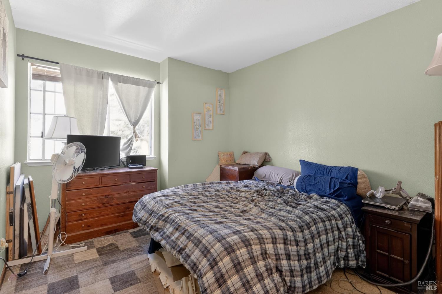 Detail Gallery Image 10 of 15 For 127 Marguerite Ln, Cloverdale,  CA 95425 - 4 Beds | 2/1 Baths