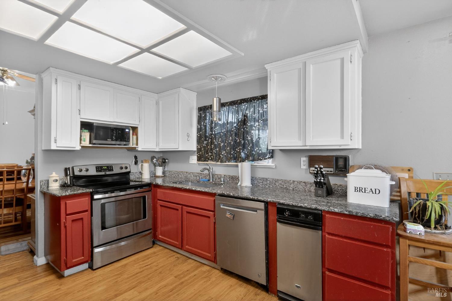 Detail Gallery Image 7 of 15 For 127 Marguerite Ln, Cloverdale,  CA 95425 - 4 Beds | 2/1 Baths