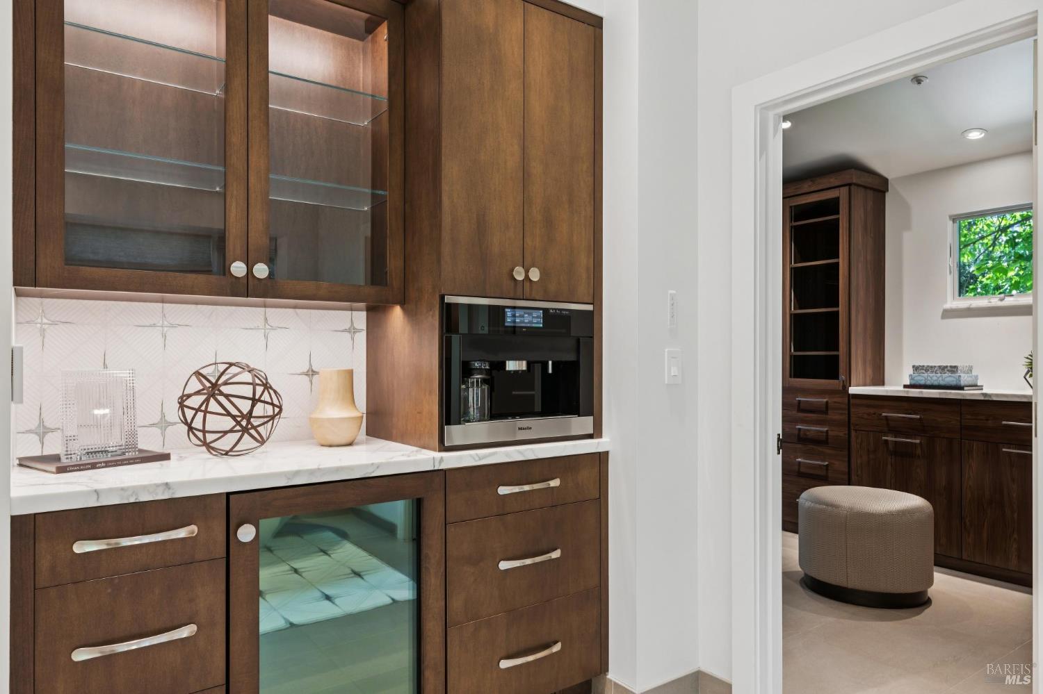 Detail Gallery Image 23 of 56 For 230 Summit Ave, San Rafael,  CA 94901 - 5 Beds | 4/1 Baths