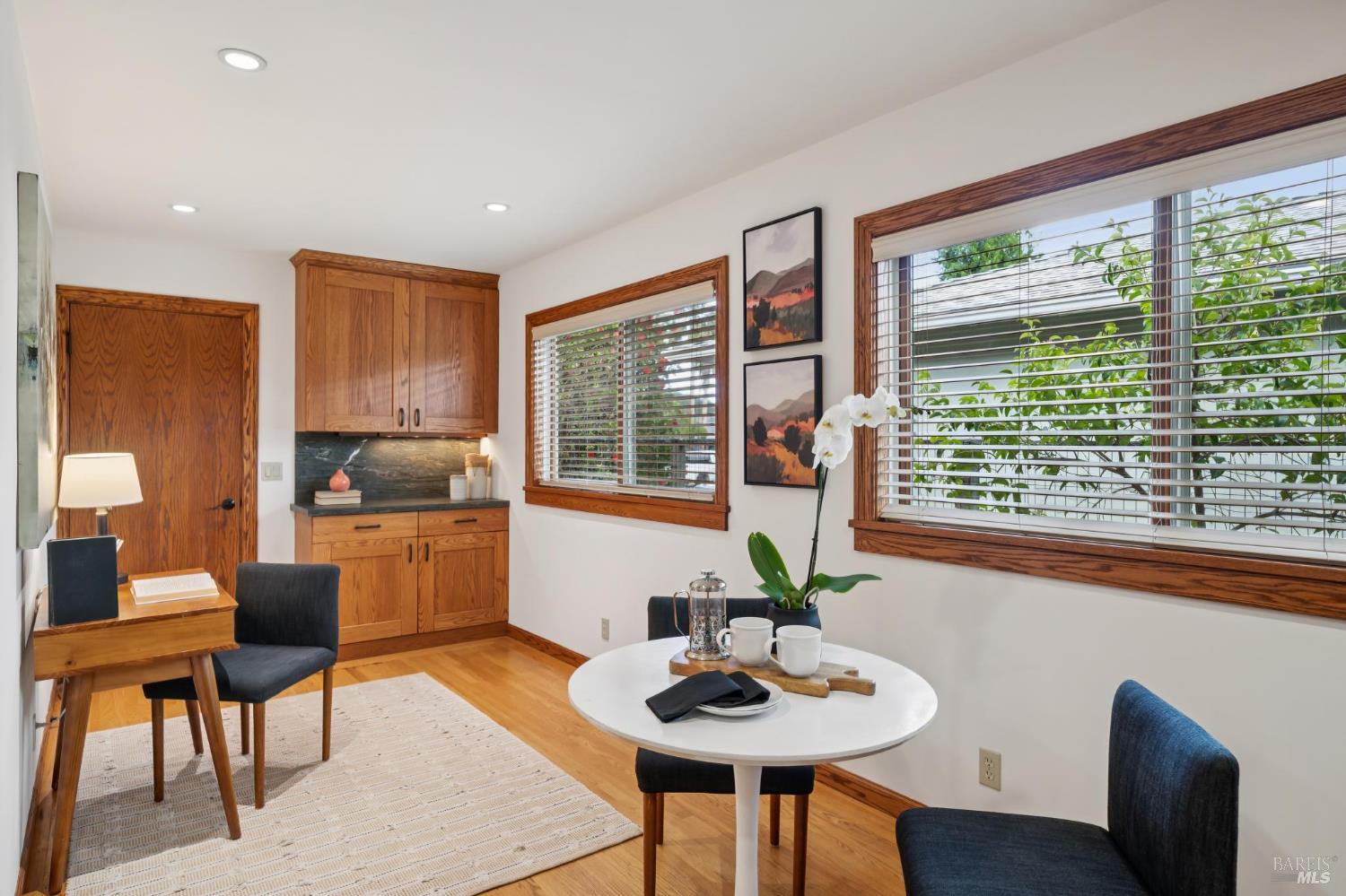 Detail Gallery Image 13 of 29 For 24 Maywood Way, San Rafael,  CA 94901 - 3 Beds | 2 Baths