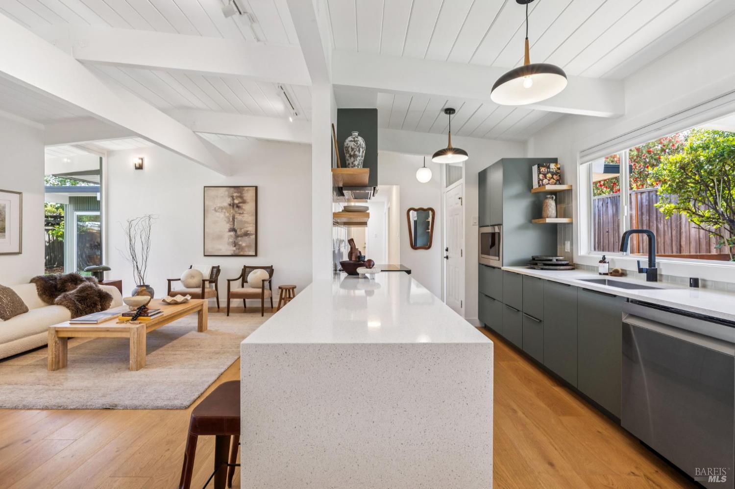 Detail Gallery Image 13 of 57 For 711 Del Ganado Rd, San Rafael,  CA 94903 - 4 Beds | 2 Baths