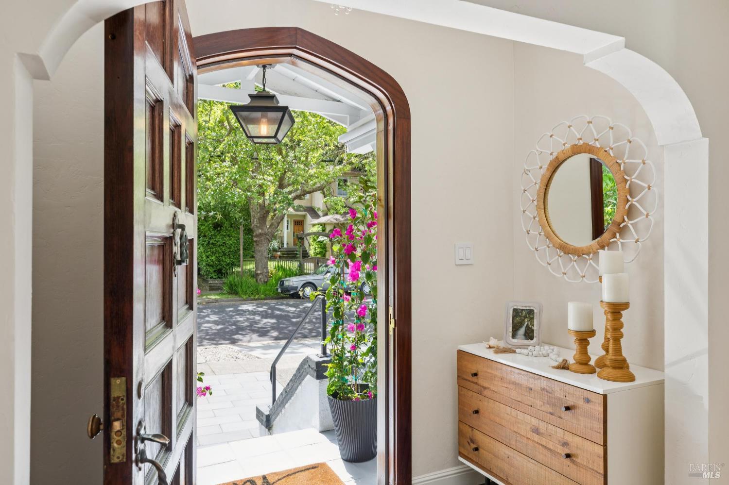 Detail Gallery Image 4 of 36 For 204 Greenfield Ave, San Rafael,  CA 94901 - 3 Beds | 2 Baths