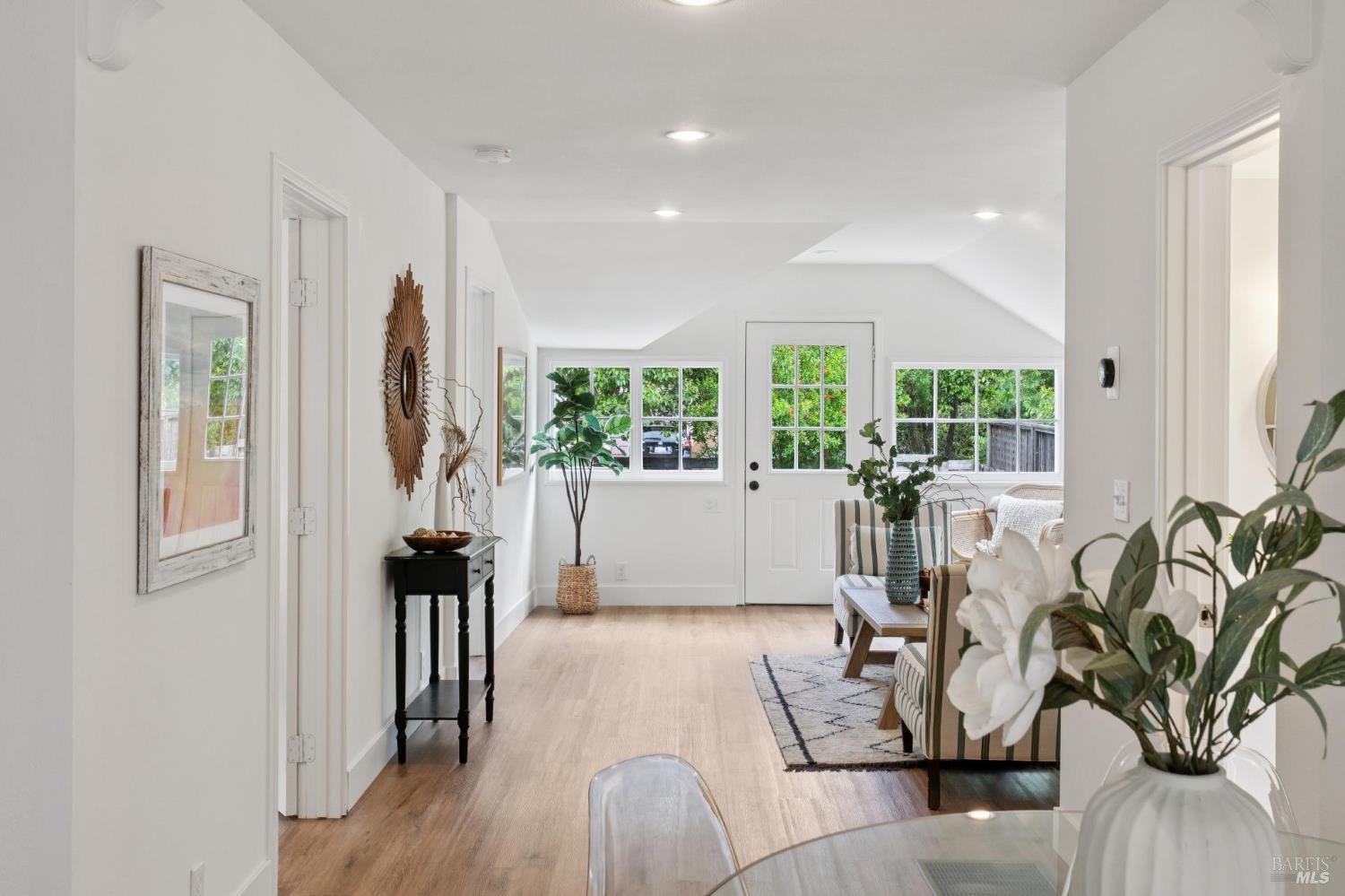 Detail Gallery Image 14 of 36 For 77 Willow Ave, Fairfax,  CA 94930 - 2 Beds | 1 Baths