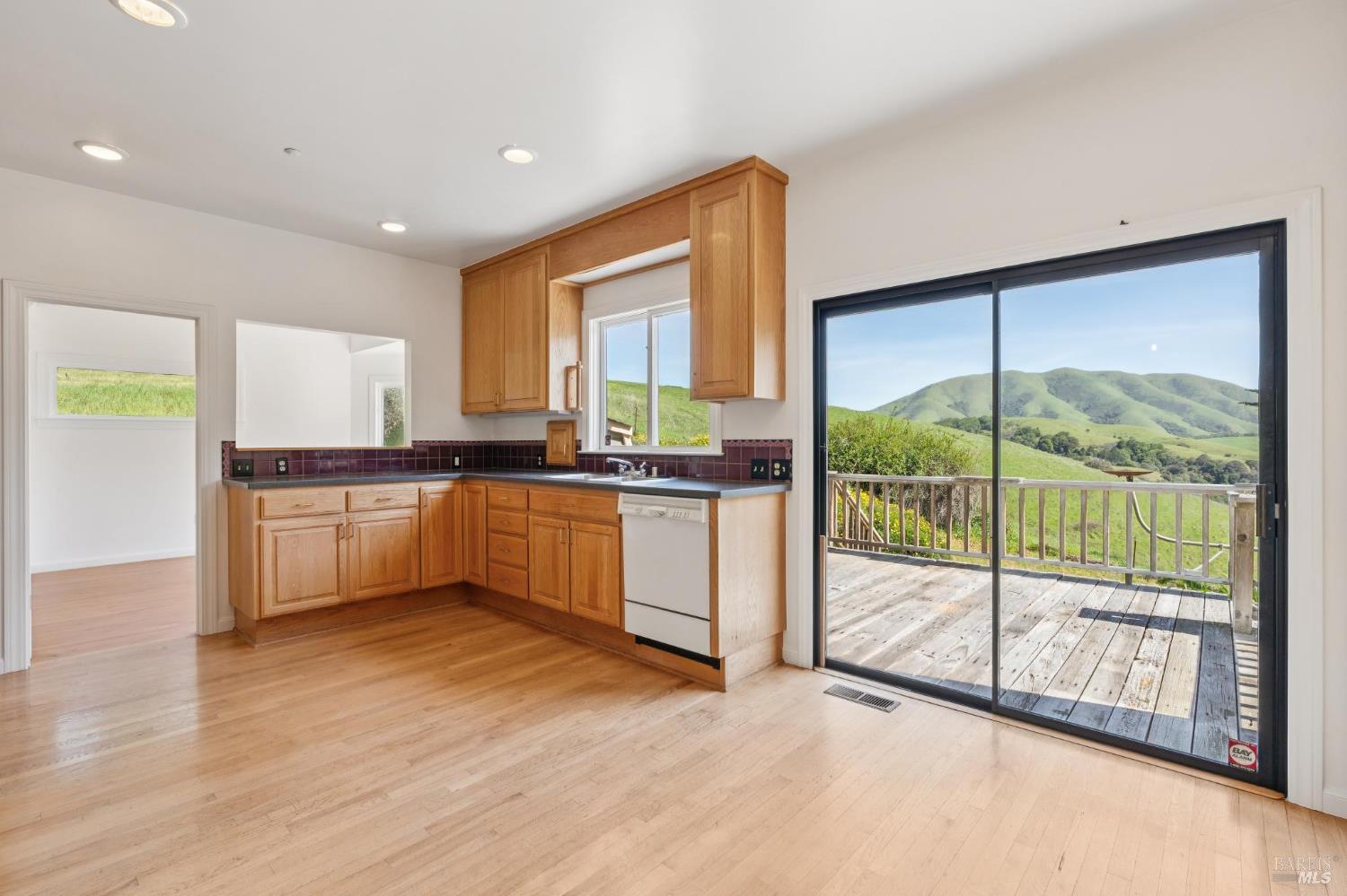 Detail Gallery Image 14 of 64 For 11798 Highway 1 Unkn, Point Reyes Station,  CA 94956 - 3 Beds | 3/1 Baths