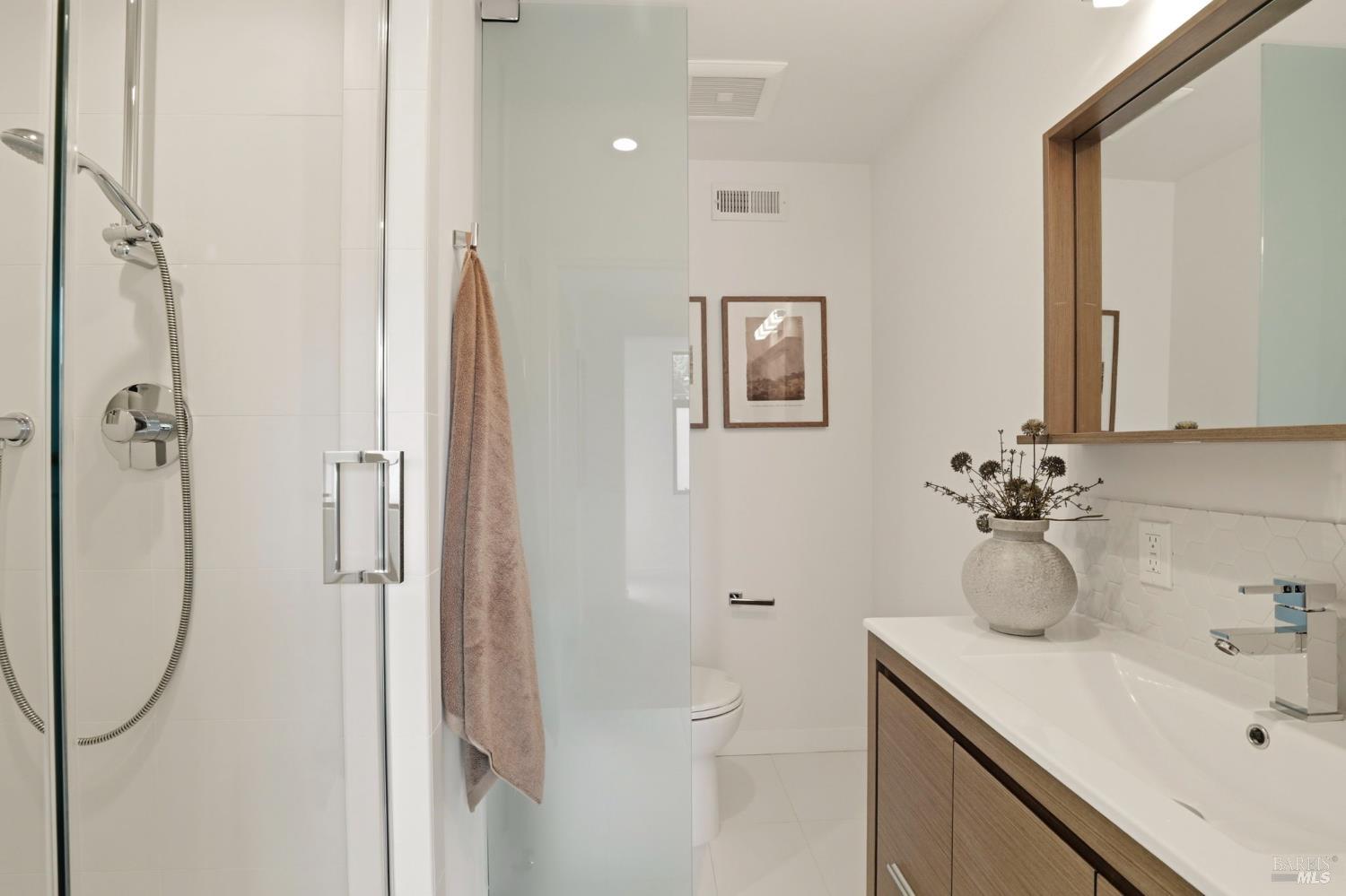 Detail Gallery Image 30 of 38 For 82 S Knoll Rd, Mill Valley,  CA 94941 - 4 Beds | 3 Baths