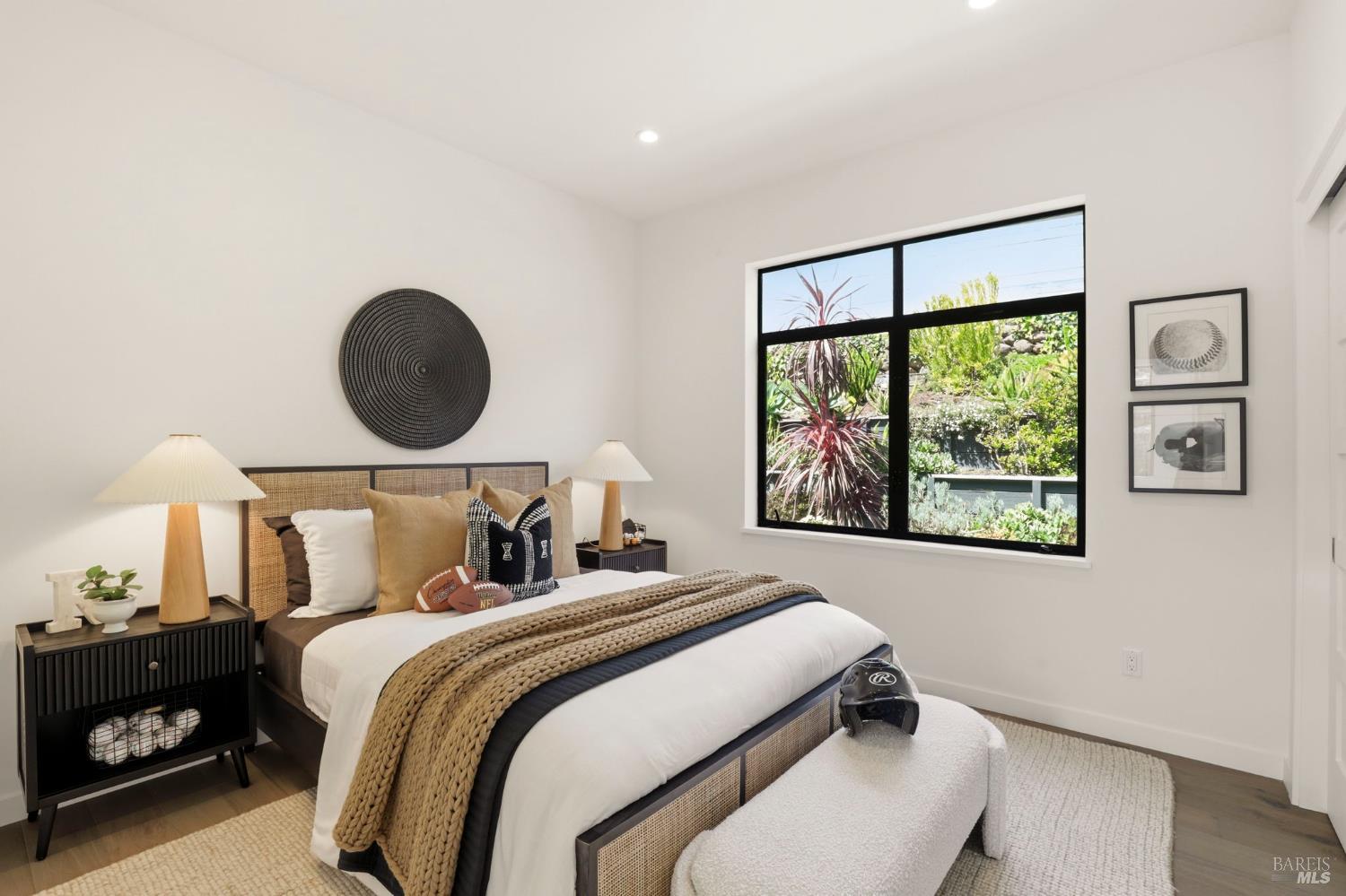 Detail Gallery Image 27 of 38 For 82 S Knoll Rd, Mill Valley,  CA 94941 - 4 Beds | 3 Baths