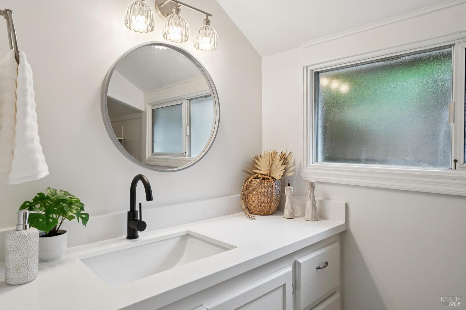 Detail Gallery Image 25 of 36 For 77 Willow Ave, Fairfax,  CA 94930 - 2 Beds | 1 Baths