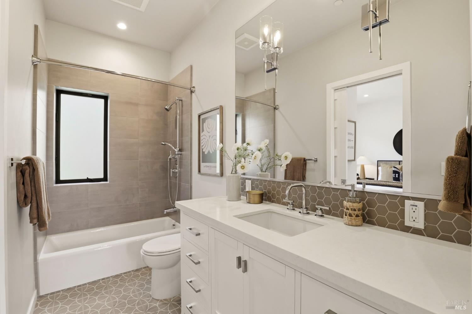 Detail Gallery Image 28 of 38 For 82 S Knoll Rd, Mill Valley,  CA 94941 - 4 Beds | 3 Baths