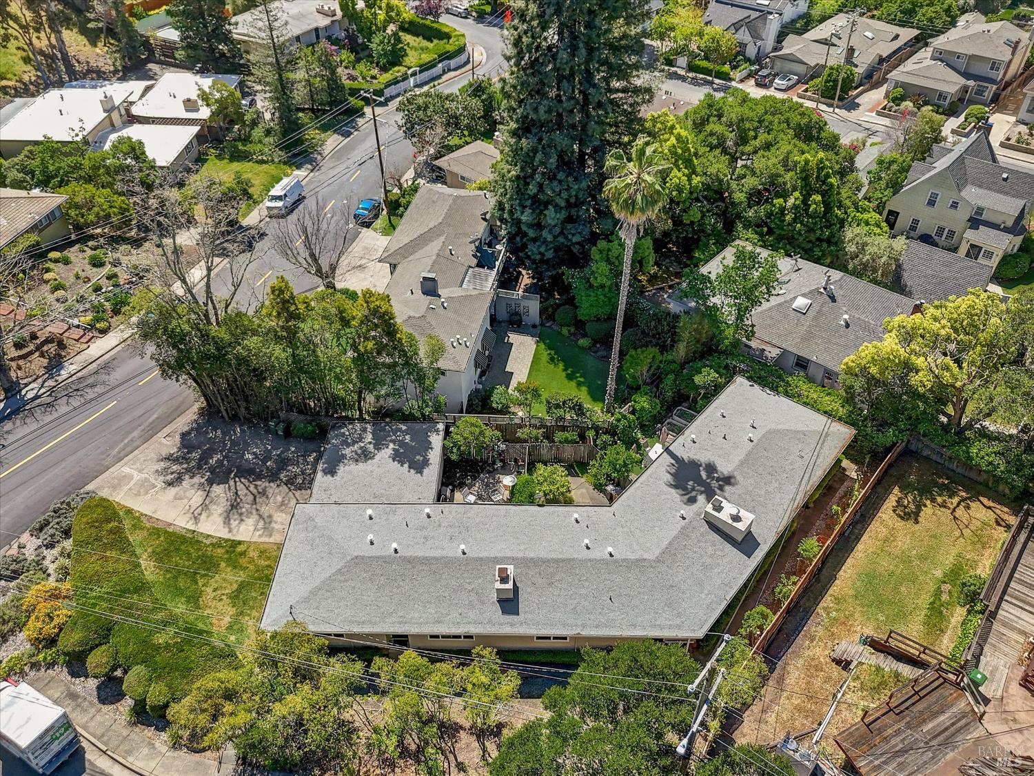 Detail Gallery Image 2 of 13 For 11 Chestnut Ave, San Rafael,  CA 94901 - 2 Beds | 1 Baths