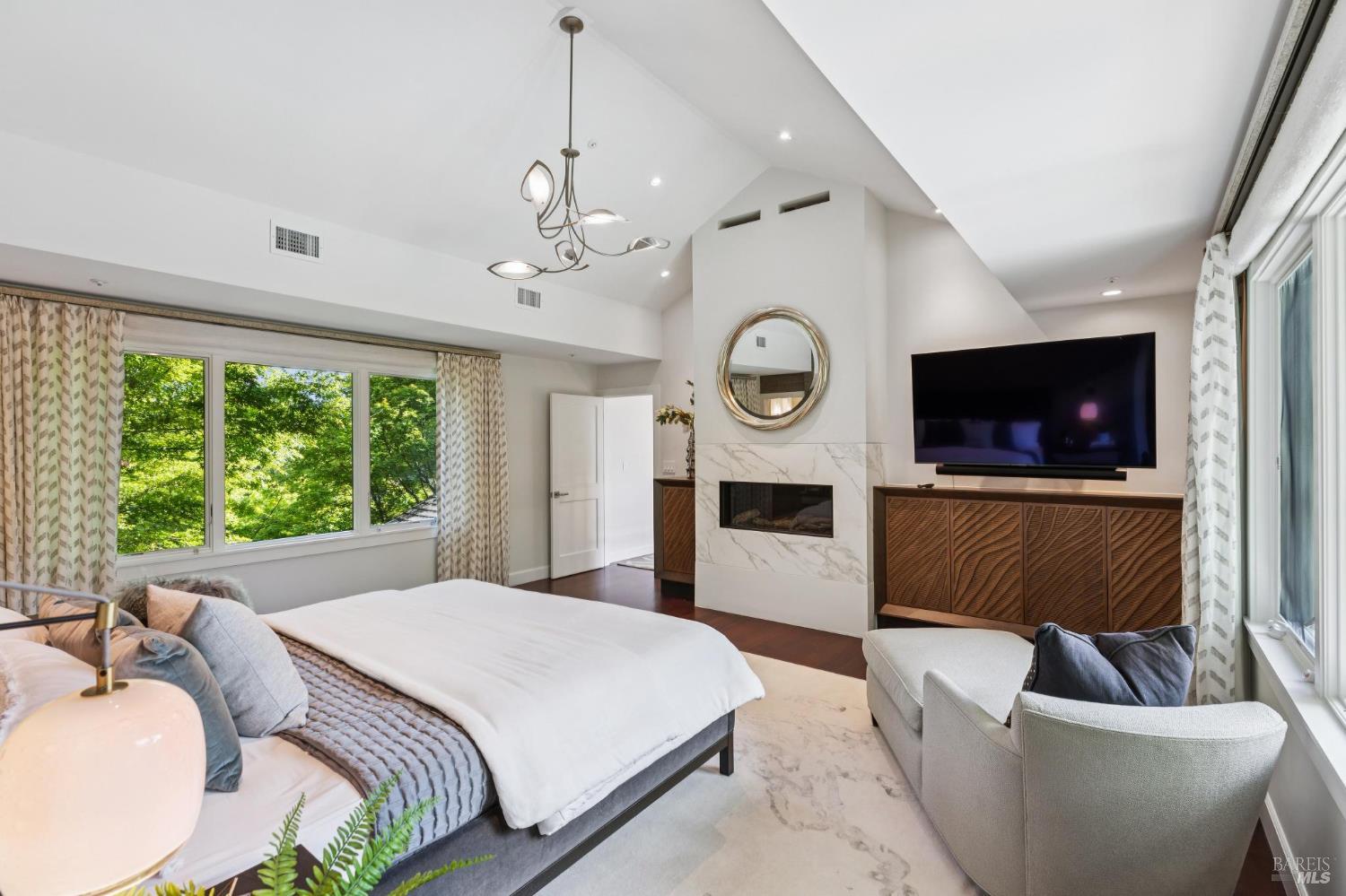 Detail Gallery Image 21 of 56 For 230 Summit Ave, San Rafael,  CA 94901 - 5 Beds | 4/1 Baths