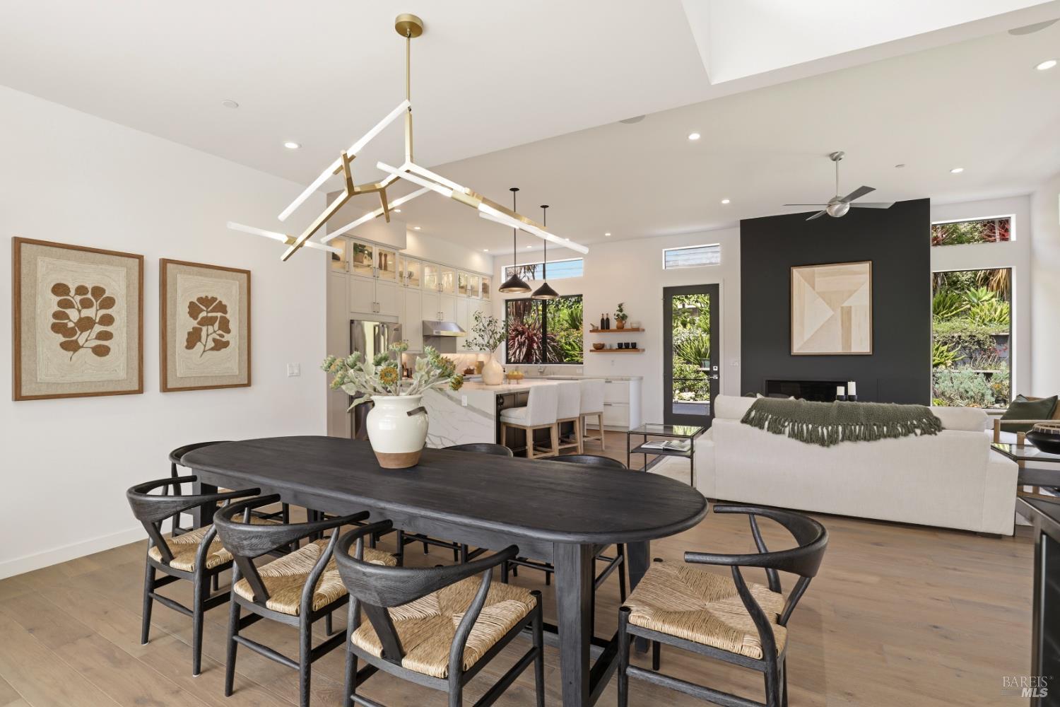 Detail Gallery Image 7 of 38 For 82 S Knoll Rd, Mill Valley,  CA 94941 - 4 Beds | 3 Baths