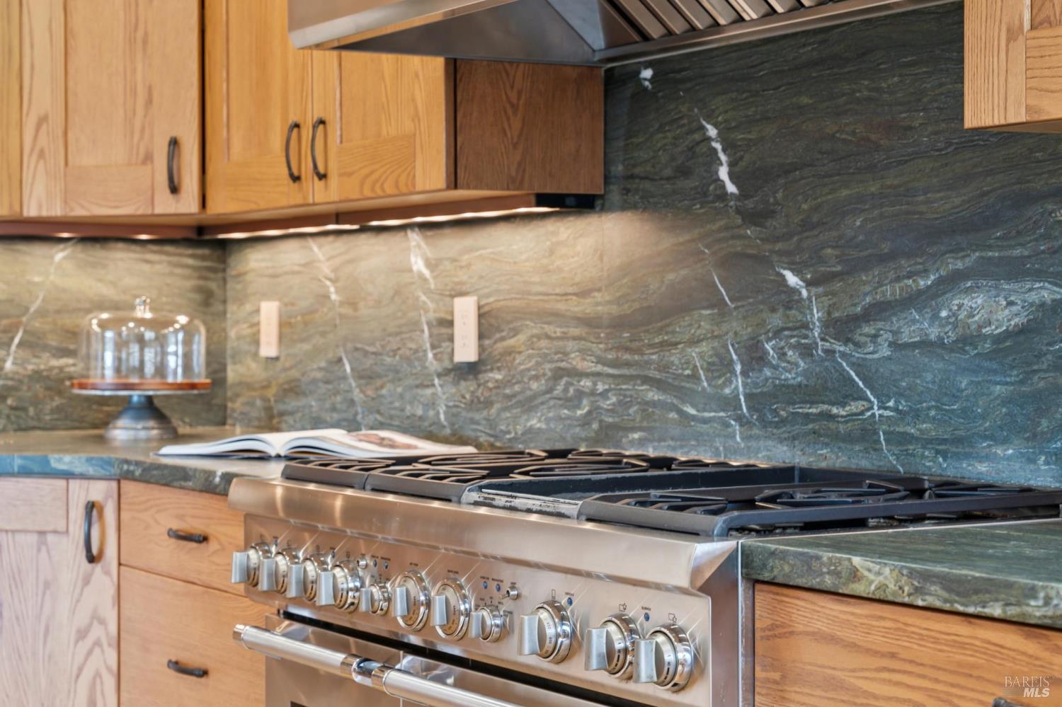 Detail Gallery Image 12 of 29 For 24 Maywood Way, San Rafael,  CA 94901 - 3 Beds | 2 Baths