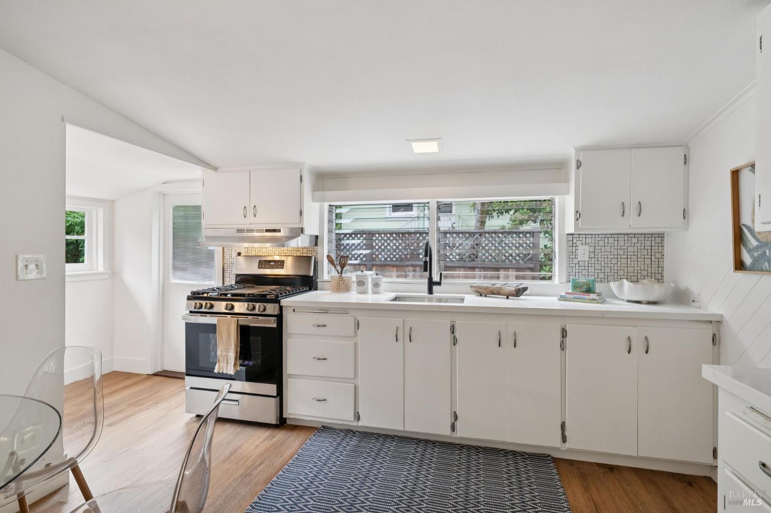 Detail Gallery Image 19 of 36 For 77 Willow Ave, Fairfax,  CA 94930 - 2 Beds | 1 Baths