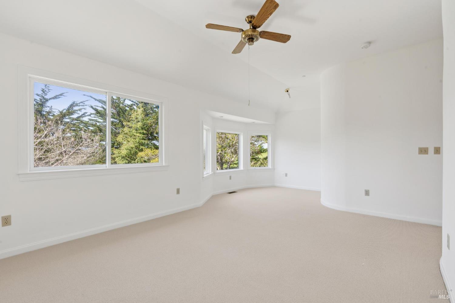 Detail Gallery Image 22 of 64 For 11798 Highway 1 Unkn, Point Reyes Station,  CA 94956 - 3 Beds | 3/1 Baths