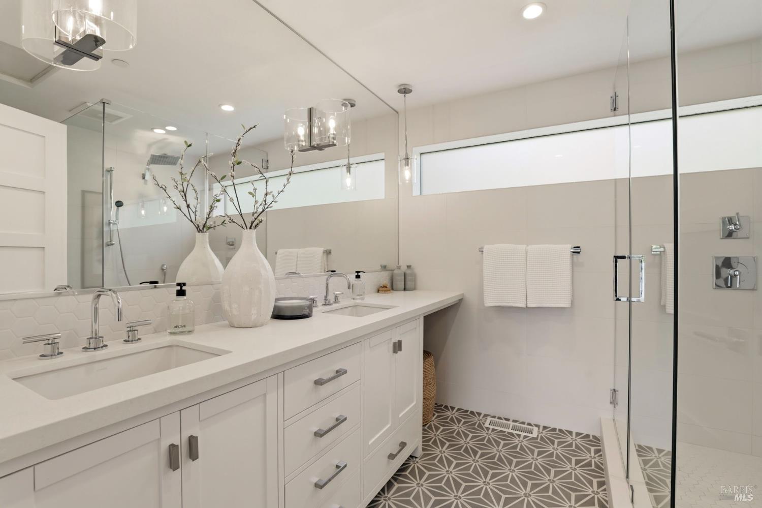 Detail Gallery Image 25 of 38 For 82 S Knoll Rd, Mill Valley,  CA 94941 - 4 Beds | 3 Baths