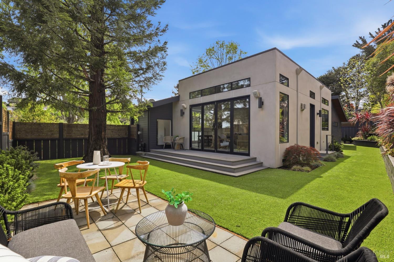 Detail Gallery Image 35 of 38 For 82 S Knoll Rd, Mill Valley,  CA 94941 - 4 Beds | 3 Baths