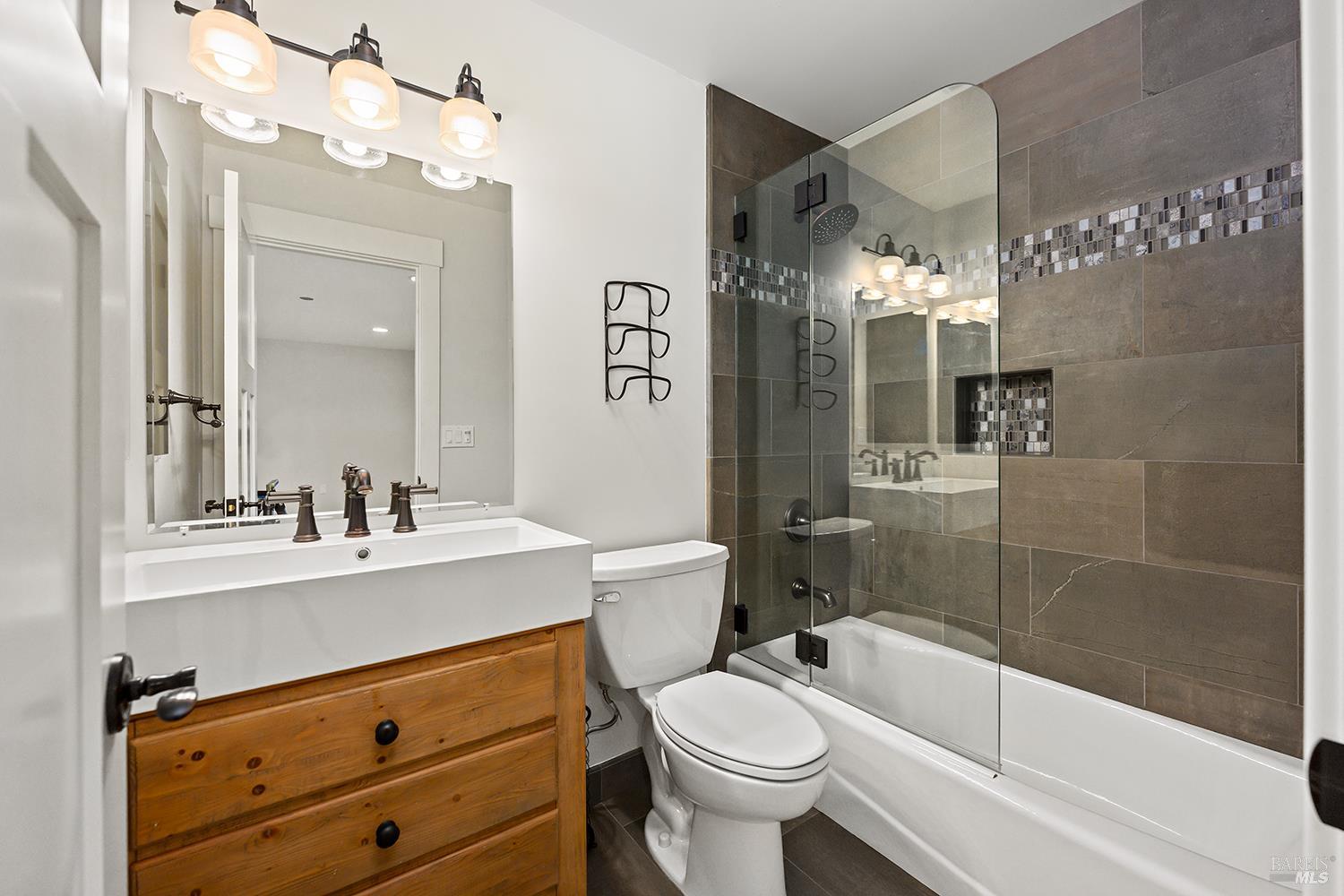 Detail Gallery Image 73 of 80 For 15 Wildwood Ln, Novato,  CA 94947 - 5 Beds | 4/1 Baths