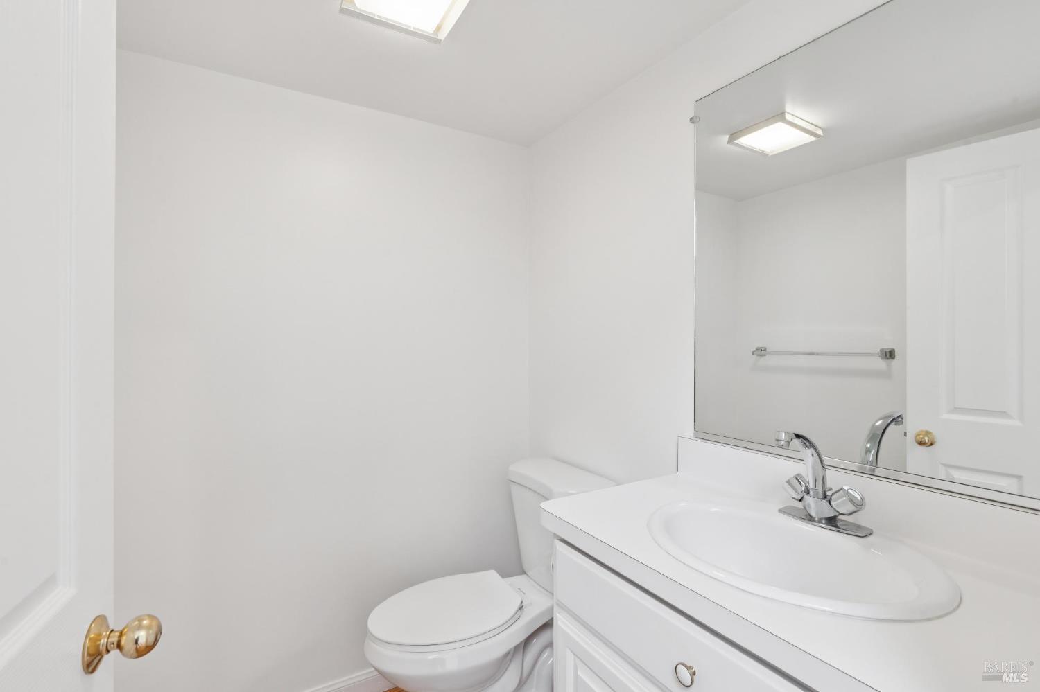 Detail Gallery Image 16 of 64 For 11798 Highway 1 Unkn, Point Reyes Station,  CA 94956 - 3 Beds | 3/1 Baths