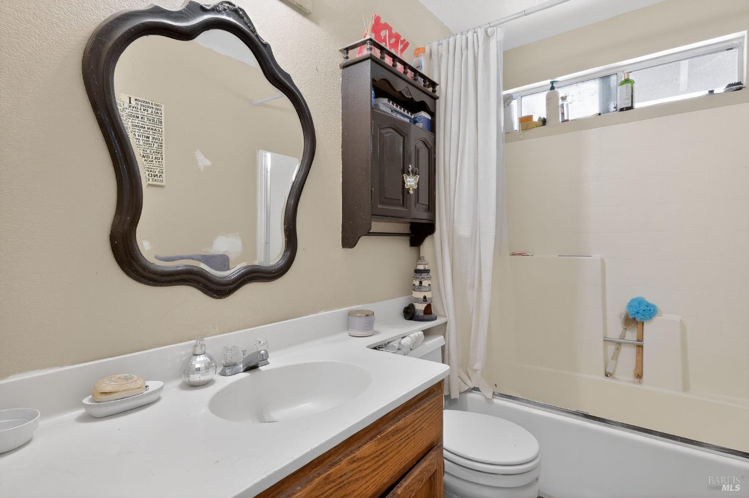 Detail Gallery Image 13 of 15 For 127 Marguerite Ln, Cloverdale,  CA 95425 - 4 Beds | 2/1 Baths