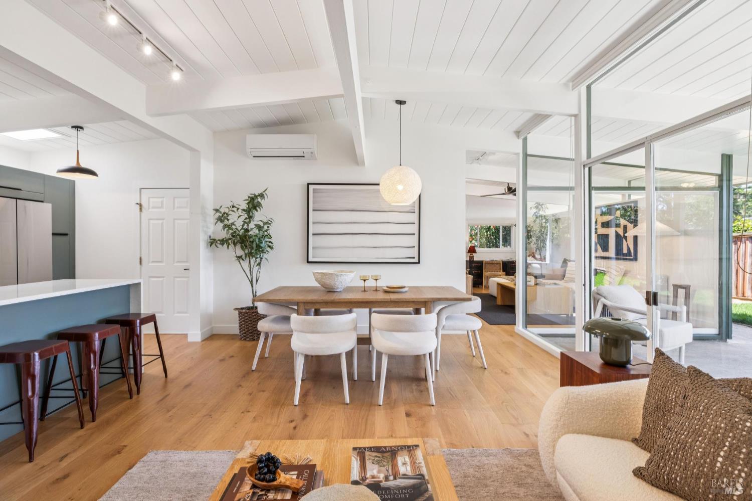 Detail Gallery Image 9 of 57 For 711 Del Ganado Rd, San Rafael,  CA 94903 - 4 Beds | 2 Baths