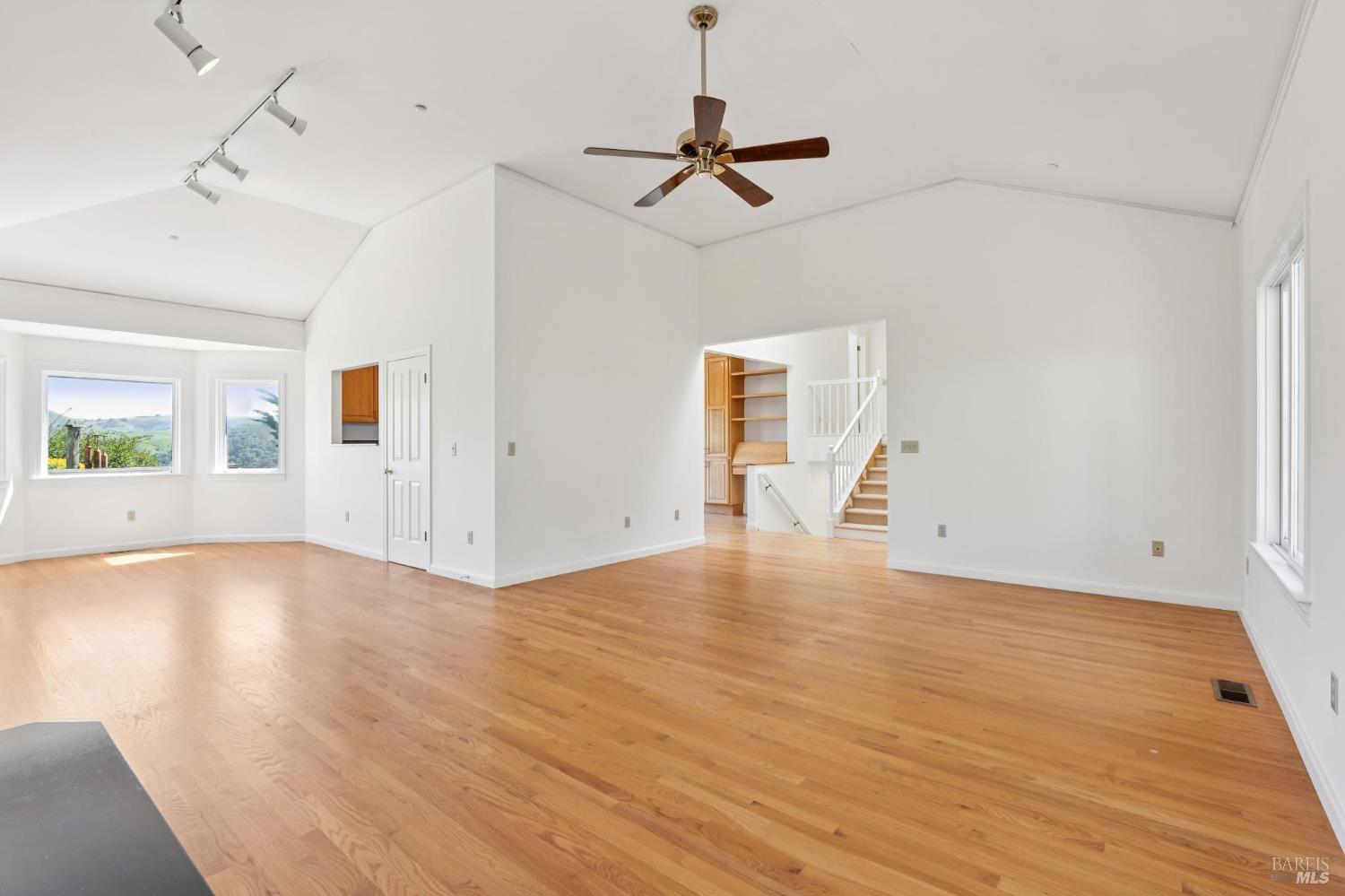 Detail Gallery Image 7 of 64 For 11798 Highway 1 Unkn, Point Reyes Station,  CA 94956 - 3 Beds | 3/1 Baths