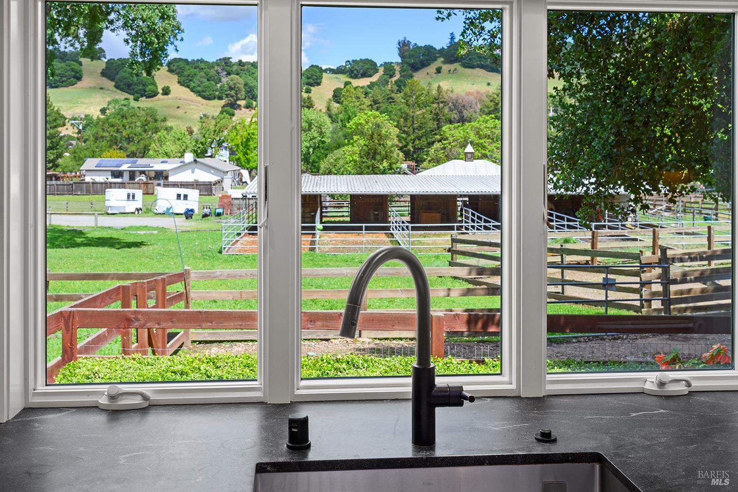 Detail Gallery Image 16 of 80 For 15 Wildwood Ln, Novato,  CA 94947 - 5 Beds | 4/1 Baths