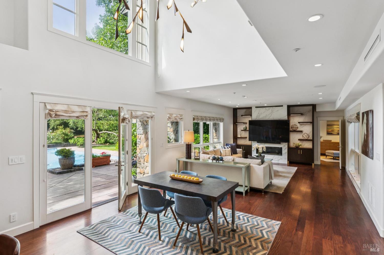 Detail Gallery Image 15 of 56 For 230 Summit Ave, San Rafael,  CA 94901 - 5 Beds | 4/1 Baths